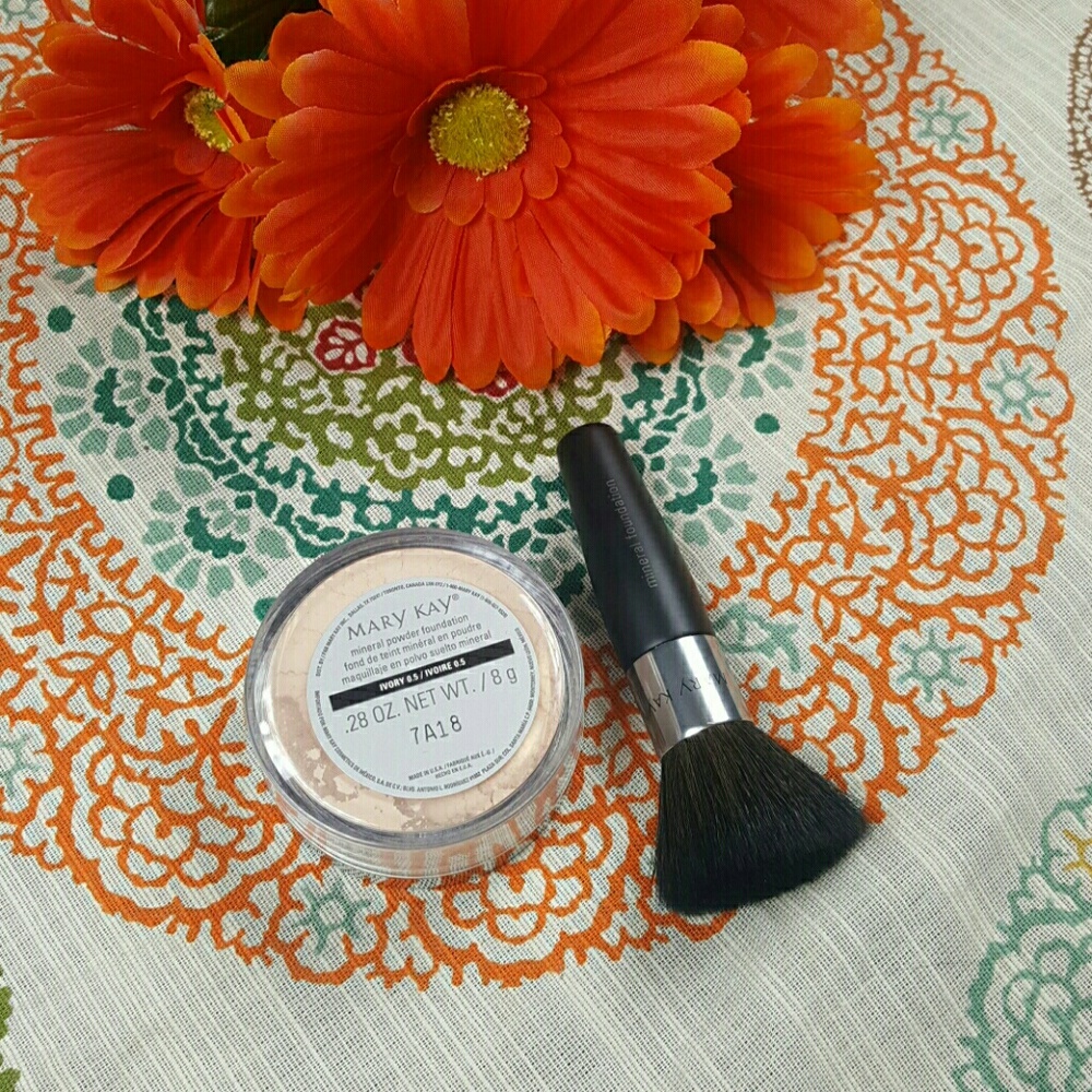 Mary Kay ivory 0.5 mineral powder foundation